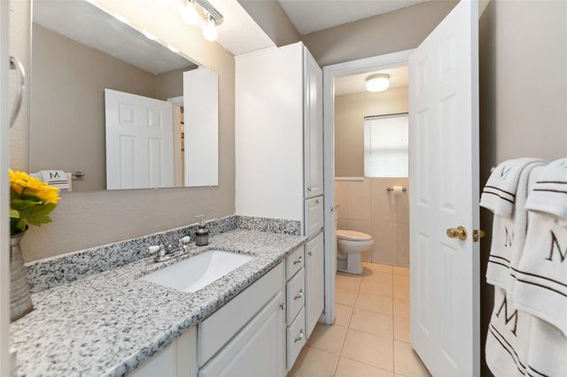 5222 Glenvalley Drive, La Porte, TX 77571