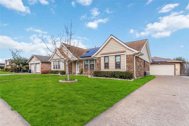 5222 Glenvalley Drive, La Porte, TX 77571