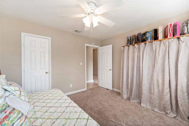 5222 Glenvalley Drive, La Porte, TX 77571