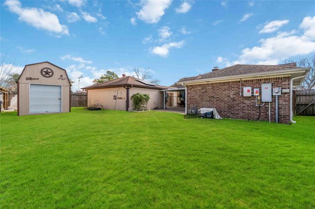 5222 Glenvalley Drive, La Porte, TX 77571