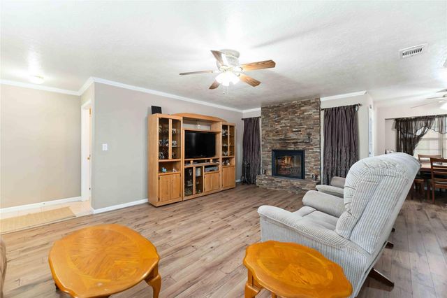 5222 Glenvalley Drive, La Porte, TX 77571