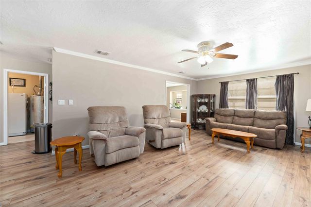 5222 Glenvalley Drive, La Porte, TX 77571