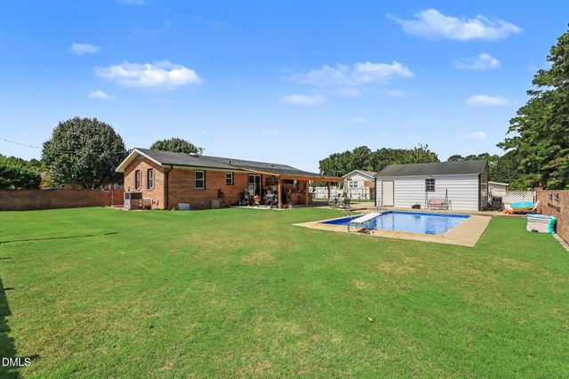 200 Paceville Road, Selma, NC 27576