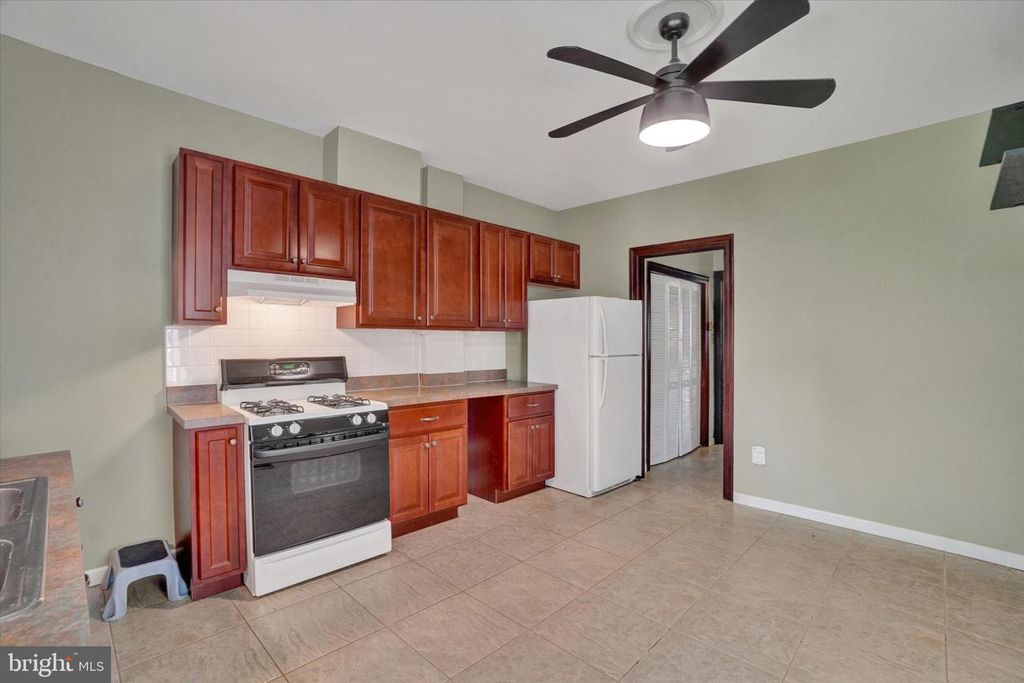 Image 11 of property listing at 642 PENNSYLVANIA AVE, York, PA 17404