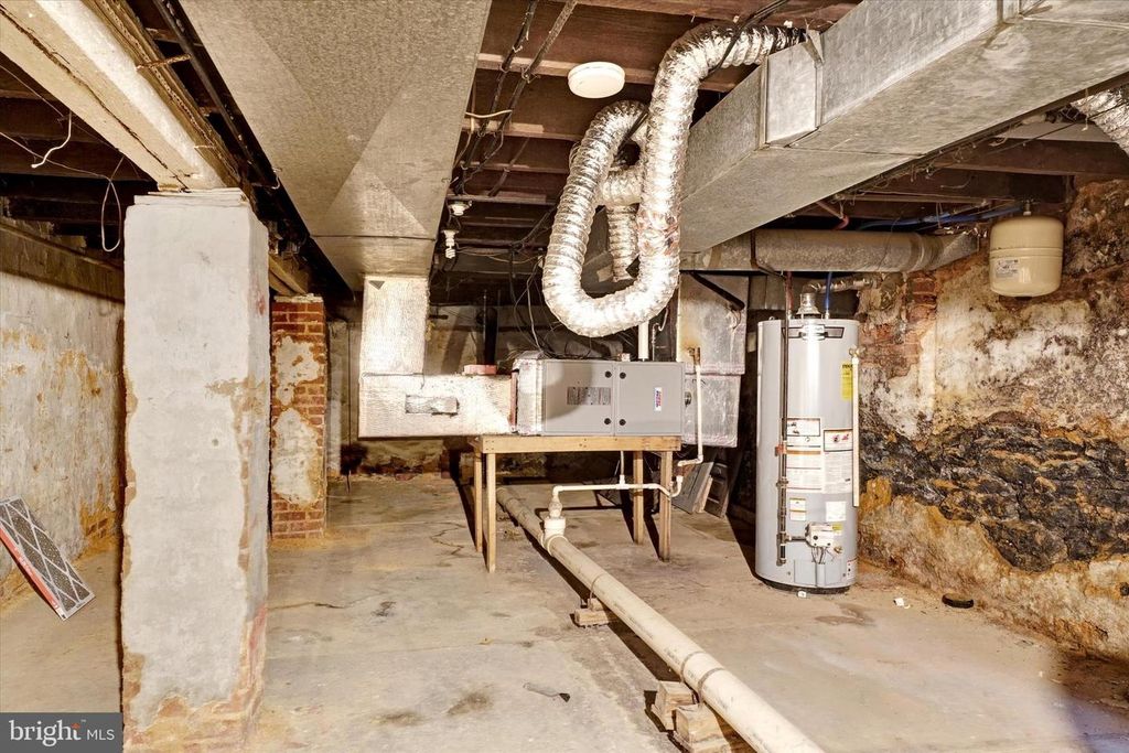 Image 13 of property listing at 642 PENNSYLVANIA AVE, York, PA 17404