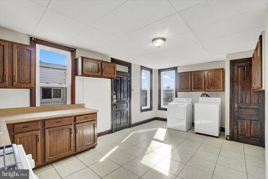 Image 14 of property listing at 642 PENNSYLVANIA AVE, York, PA 17404