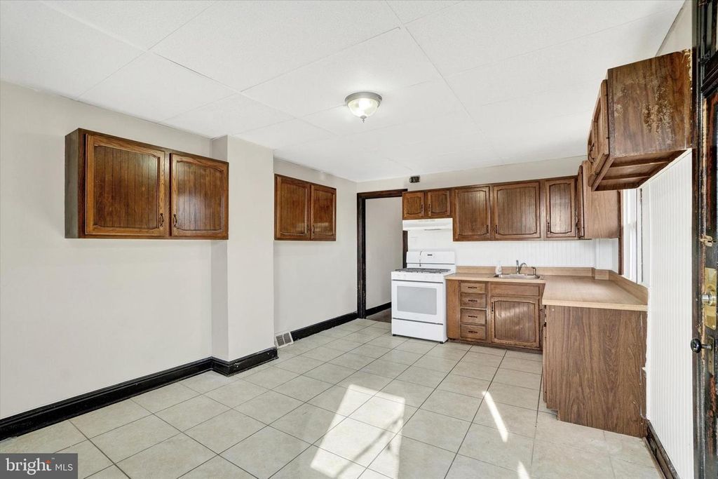 Image 15 of property listing at 642 PENNSYLVANIA AVE, York, PA 17404