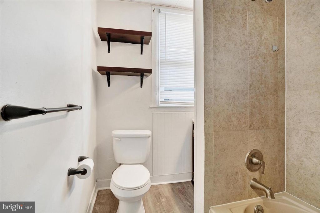 Image 16 of property listing at 642 PENNSYLVANIA AVE, York, PA 17404