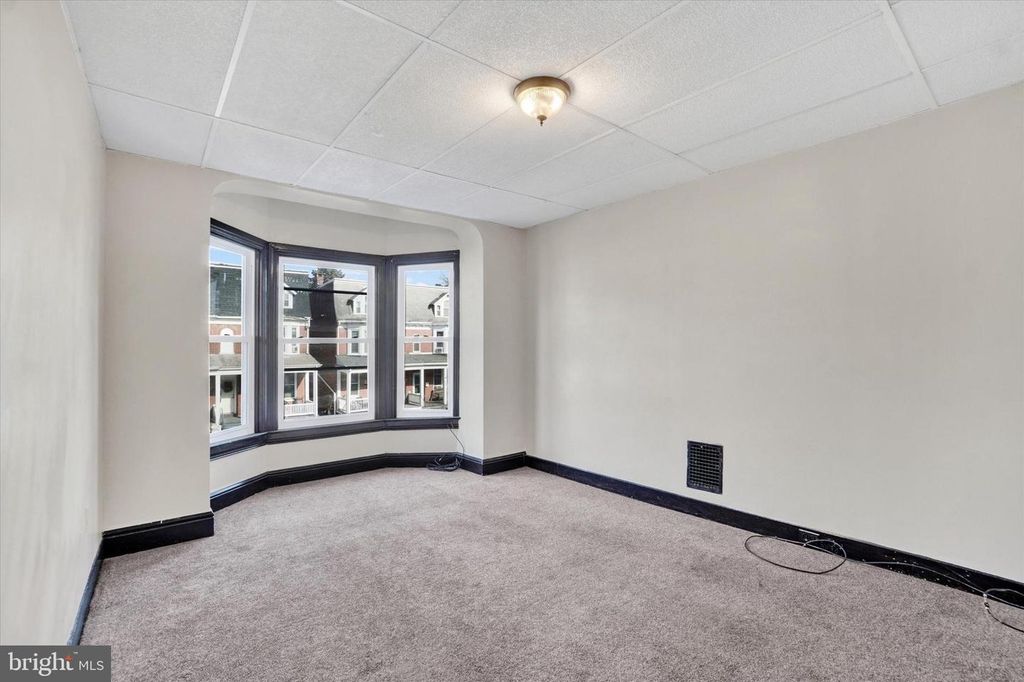 Image 19 of property listing at 642 PENNSYLVANIA AVE, York, PA 17404