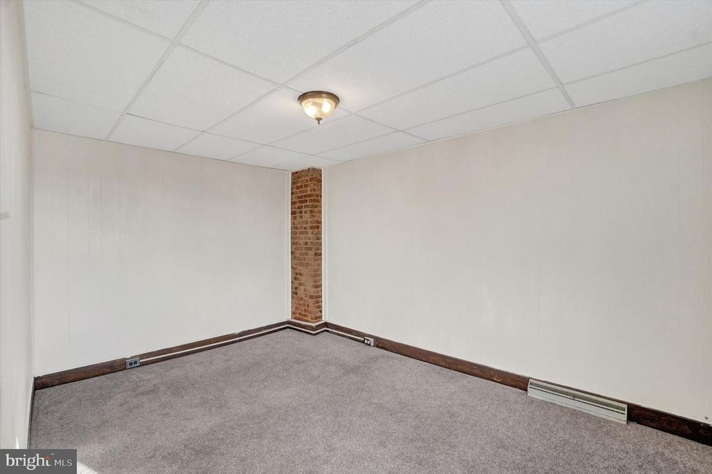 Image 21 of property listing at 642 PENNSYLVANIA AVE, York, PA 17404