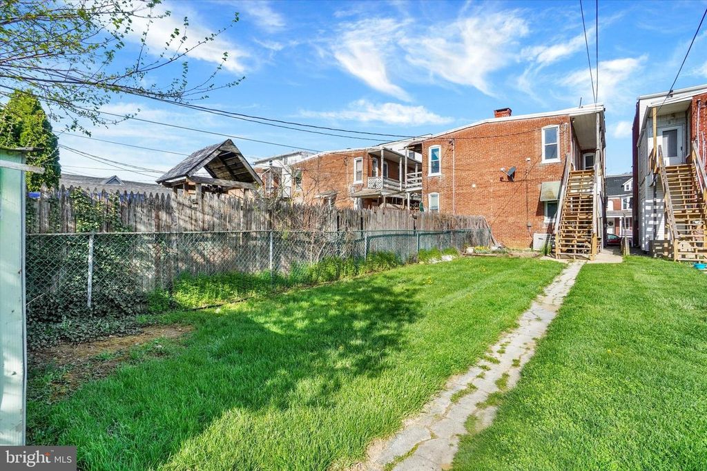 Image 27 of property listing at 642 PENNSYLVANIA AVE, York, PA 17404