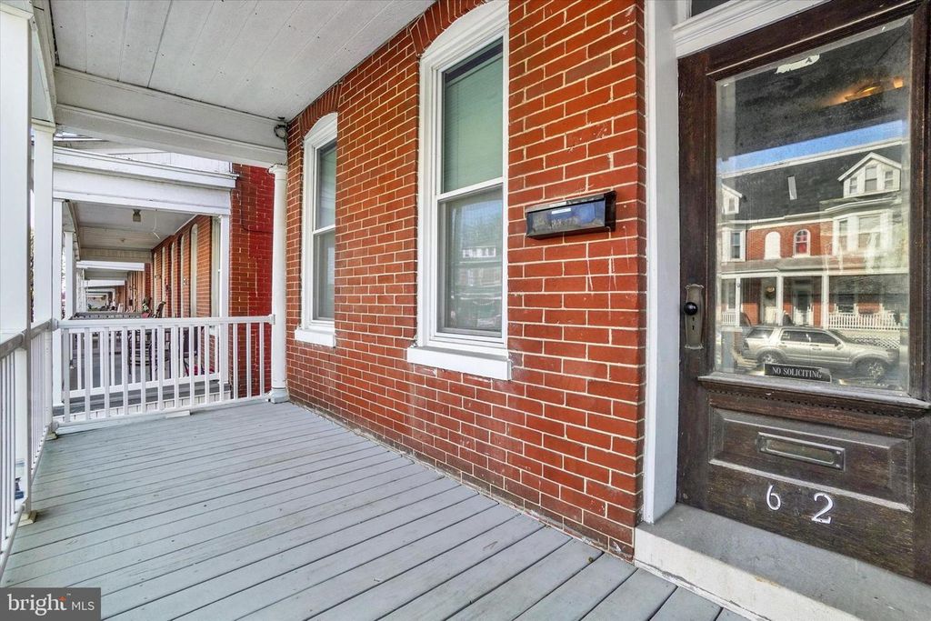 Image 3 of property listing at 642 PENNSYLVANIA AVE, York, PA 17404