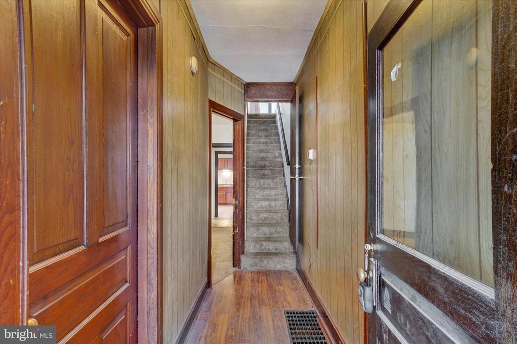 Image 4 of property listing at 642 PENNSYLVANIA AVE, York, PA 17404