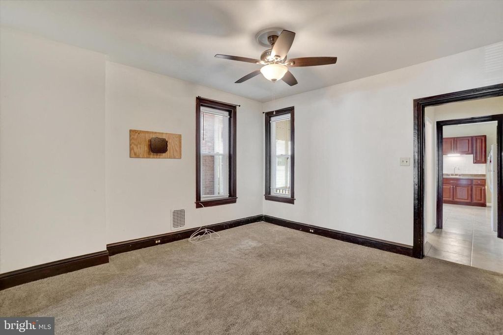 Image 5 of property listing at 642 PENNSYLVANIA AVE, York, PA 17404