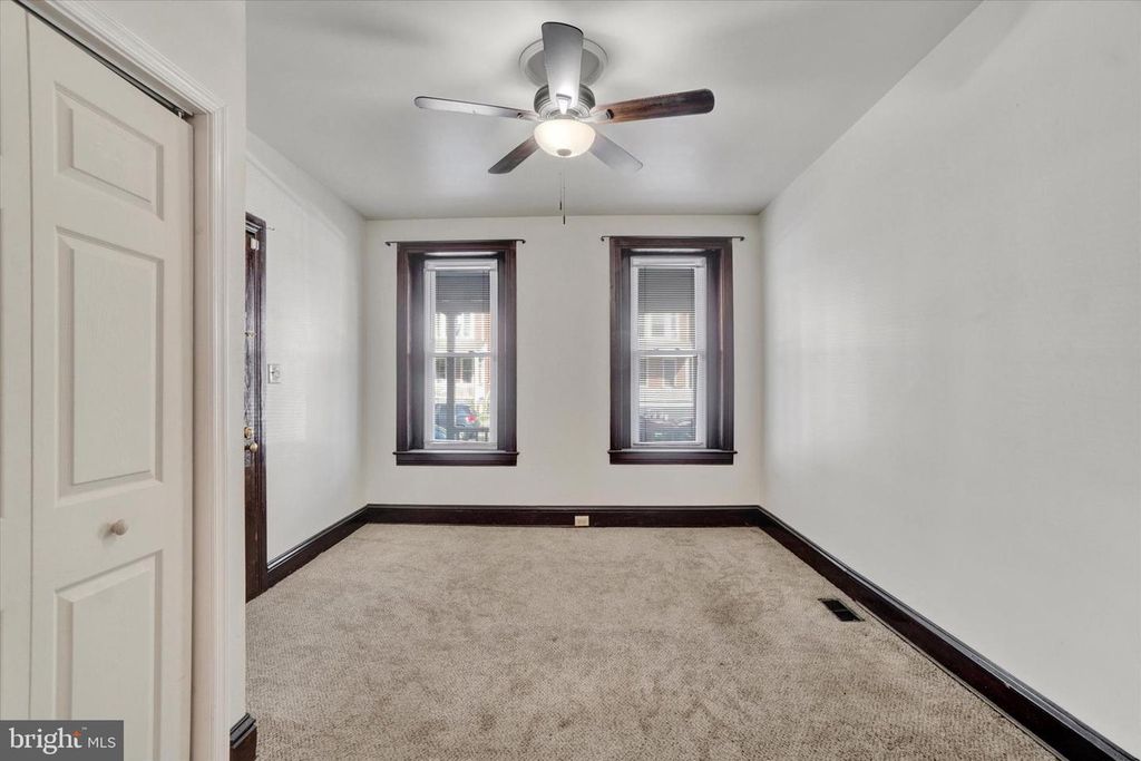 Image 7 of property listing at 642 PENNSYLVANIA AVE, York, PA 17404