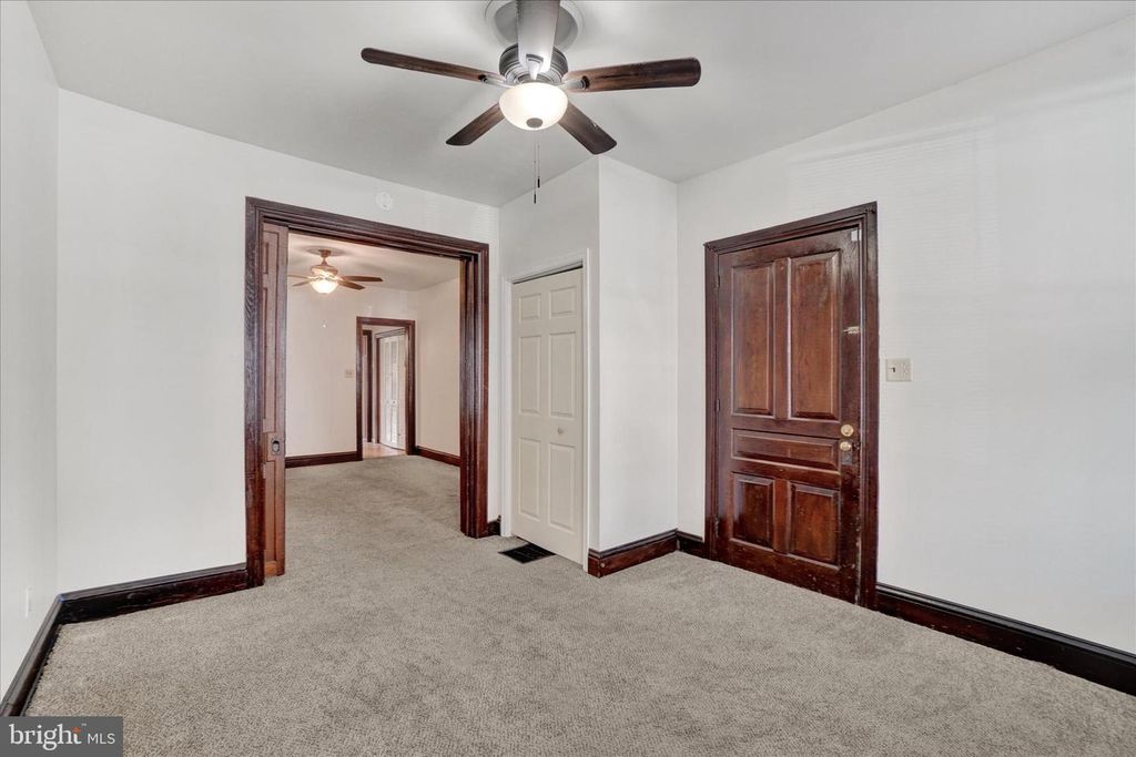 Image 8 of property listing at 642 PENNSYLVANIA AVE, York, PA 17404