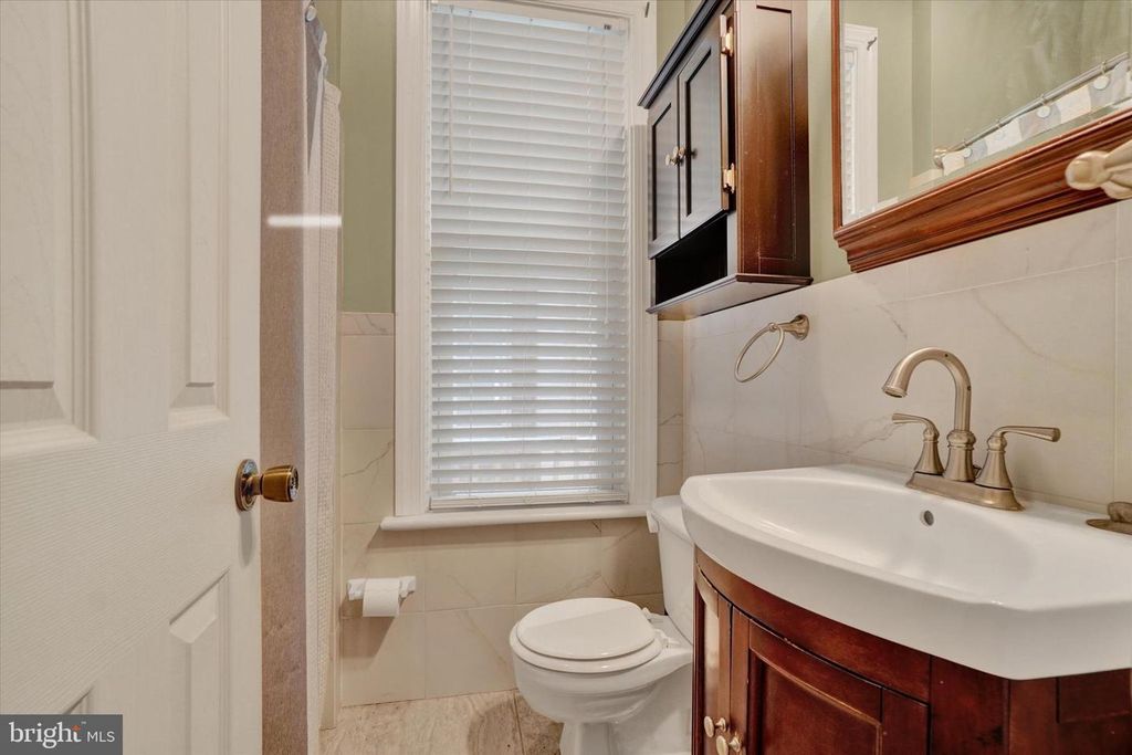 Image 9 of property listing at 642 PENNSYLVANIA AVE, York, PA 17404