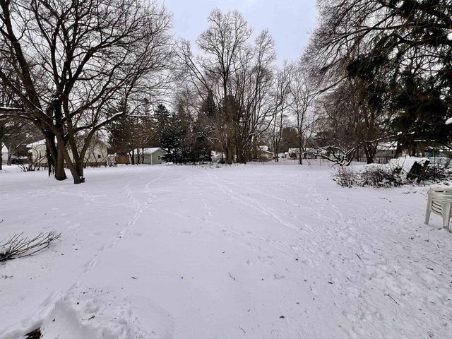 600 ROYALTON STREET, Waupaca, WI 54981