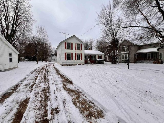 600 ROYALTON STREET, Waupaca, WI 54981