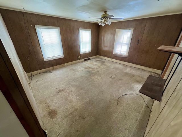 600 ROYALTON STREET, Waupaca, WI 54981