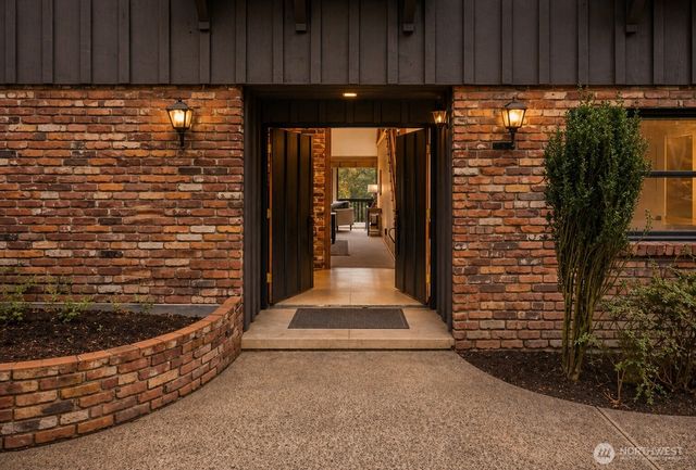 16521 NE 1st Place, Bellevue, WA 98008