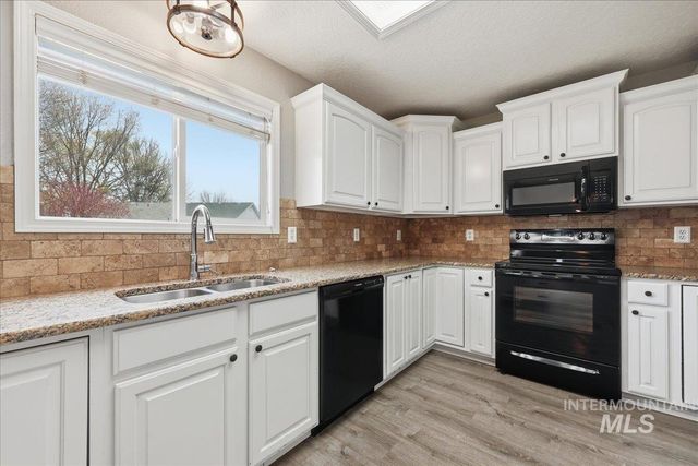 16023 N Saint Helens Dr, Nampa, ID 83651