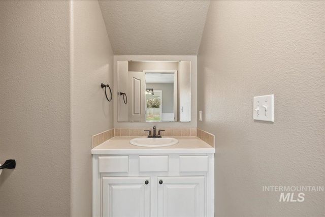 16023 N Saint Helens Dr, Nampa, ID 83651