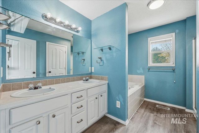 16023 N Saint Helens Dr, Nampa, ID 83651