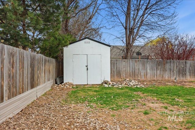 16023 N Saint Helens Dr, Nampa, ID 83651