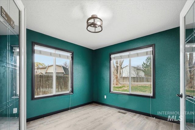 16023 N Saint Helens Dr, Nampa, ID 83651