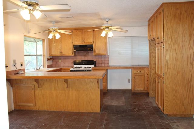 7326 Salazar Dr, North Highlands, CA 95660