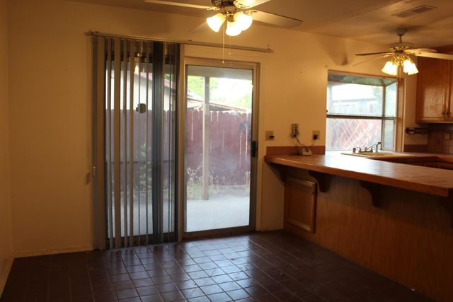 7326 Salazar Dr, North Highlands, CA 95660