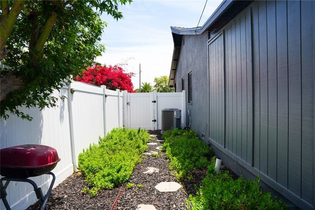 1641 W El Portal Dr, La Habra, CA 90631