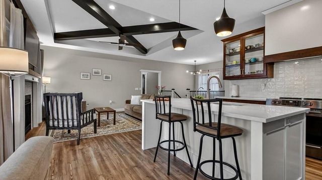 4642 S Oakwood Hills Parkway, Eau Claire, WI 54701