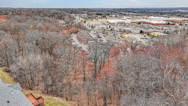 4642 S Oakwood Hills Parkway, Eau Claire, WI 54701