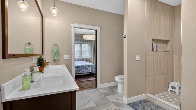 4642 S Oakwood Hills Parkway, Eau Claire, WI 54701