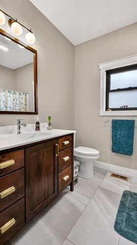 4642 S Oakwood Hills Parkway, Eau Claire, WI 54701