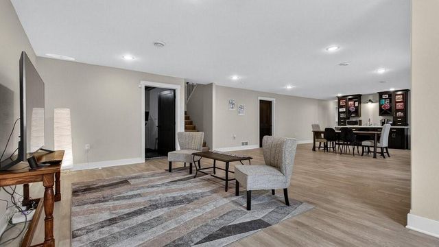 4642 S Oakwood Hills Parkway, Eau Claire, WI 54701