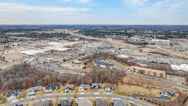 4642 S Oakwood Hills Parkway, Eau Claire, WI 54701