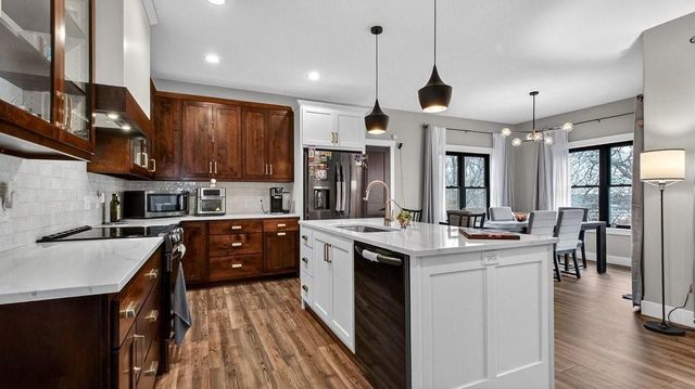 4642 S Oakwood Hills Parkway, Eau Claire, WI 54701