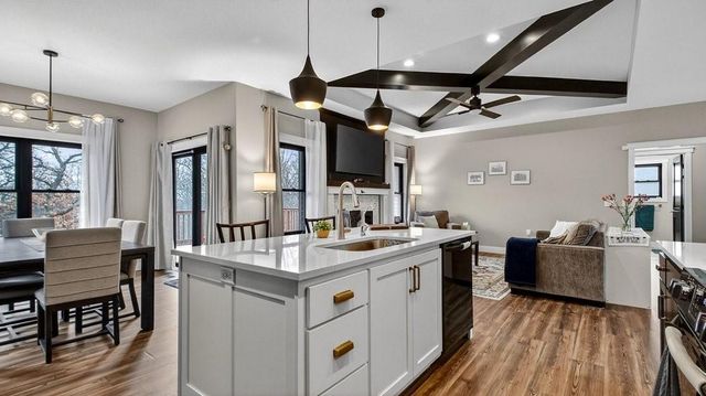 4642 S Oakwood Hills Parkway, Eau Claire, WI 54701