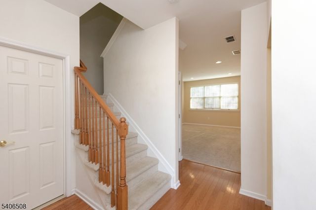 14 Scarlet Oak Dr, Montgomery Twp., NJ 08540