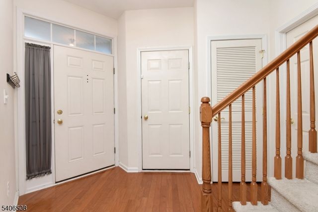 14 Scarlet Oak Dr, Montgomery Twp., NJ 08540