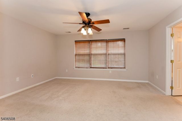 14 Scarlet Oak Dr, Montgomery Twp., NJ 08540