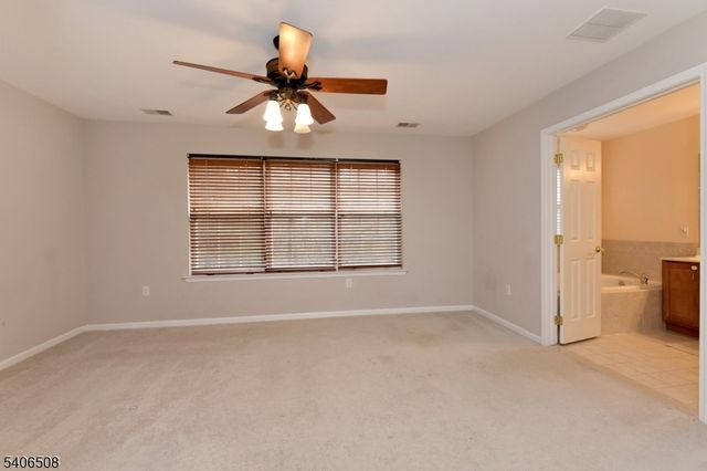 14 Scarlet Oak Dr, Montgomery Twp., NJ 08540