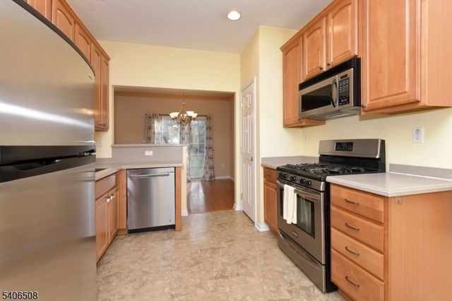 14 Scarlet Oak Dr, Montgomery Twp., NJ 08540