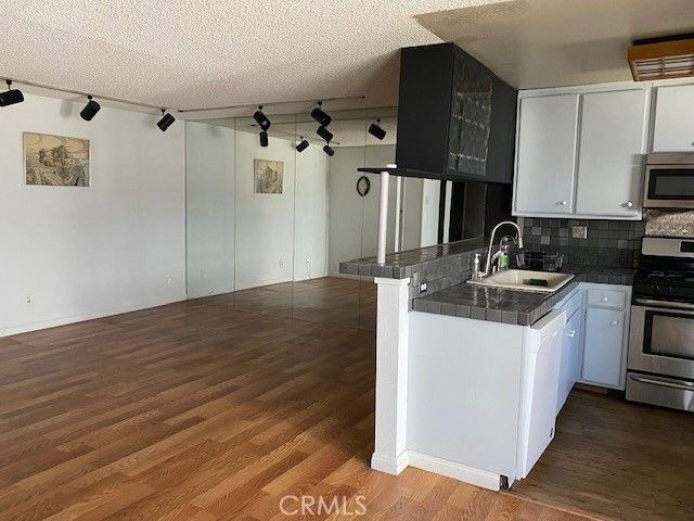 18530 Hatteras Street 218, Tarzana, CA 91356