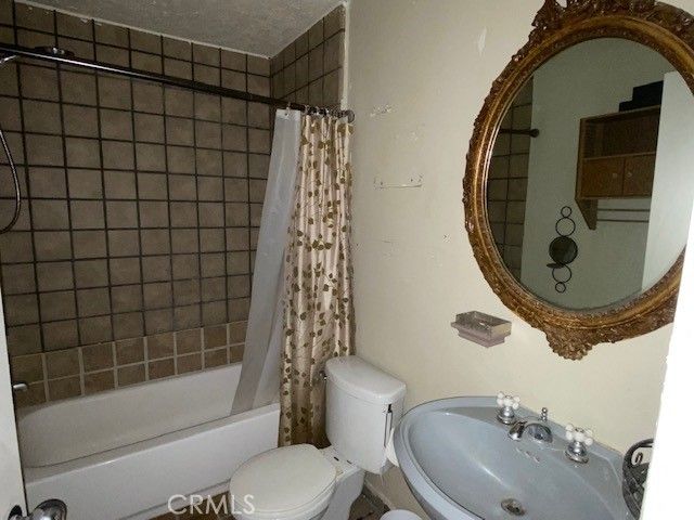 18530 Hatteras Street 218, Tarzana, CA 91356