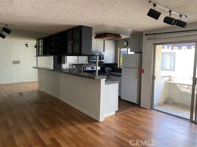 18530 Hatteras Street 218, Tarzana, CA 91356