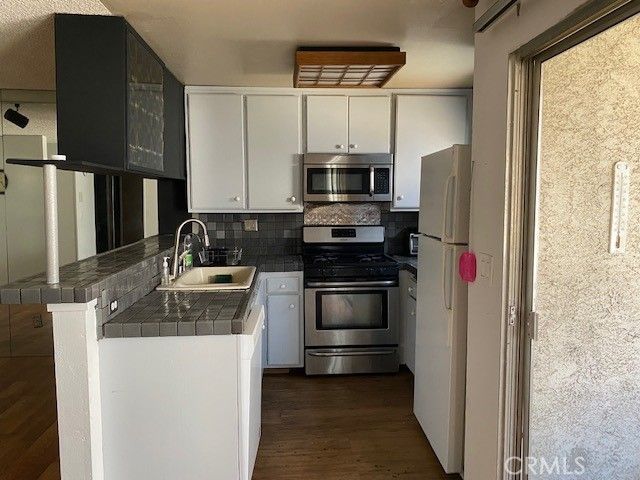 18530 Hatteras Street 218, Tarzana, CA 91356